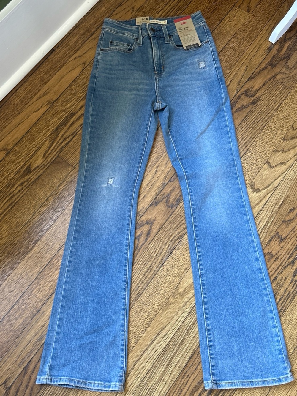 NWT Levi's 725 High Rise Bootcut Jean - Picture 4 of 6